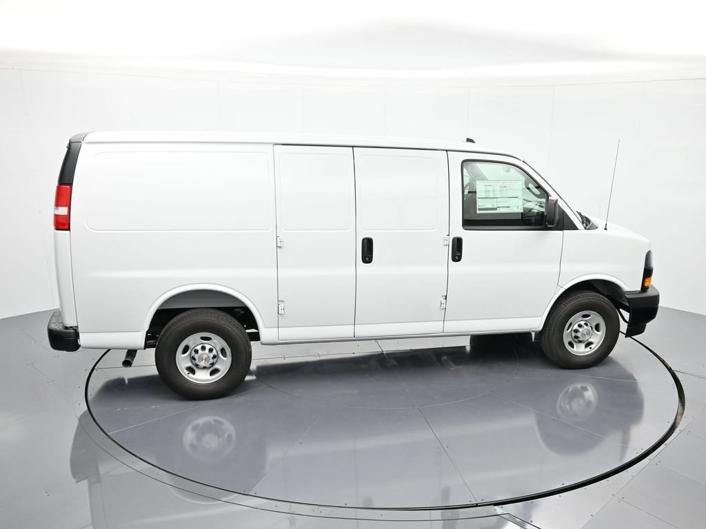 2025 Chevrolet Express Cargo Work Van - Photo 25