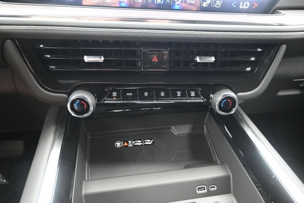 2026 Chevrolet Suburban Premier - Photo 20