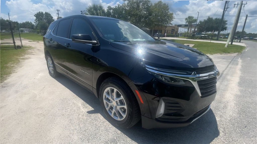 2024 Chevrolet Equinox LT photo 2