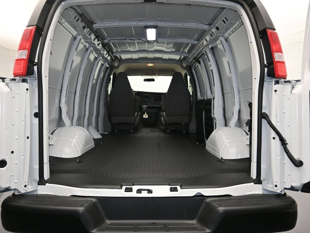 2025 Chevrolet Express Cargo Work Van - Photo 18
