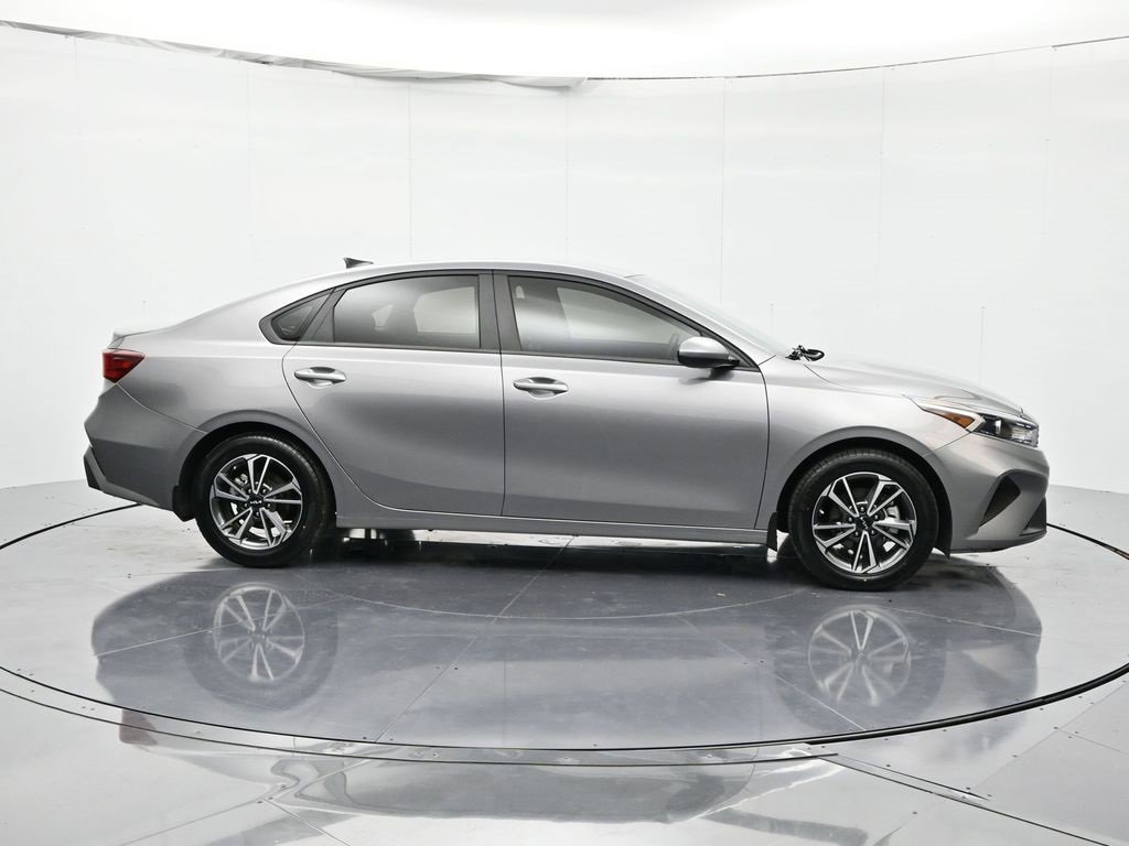 2023 Kia Forte LXS photo 4