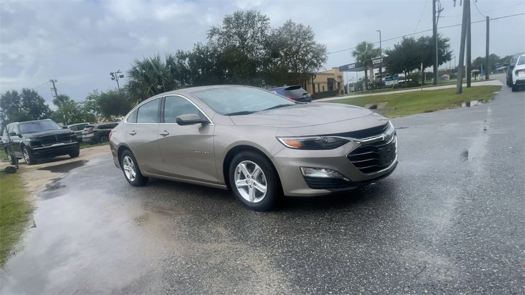 2023 Chevrolet Malibu 1LT photo 2
