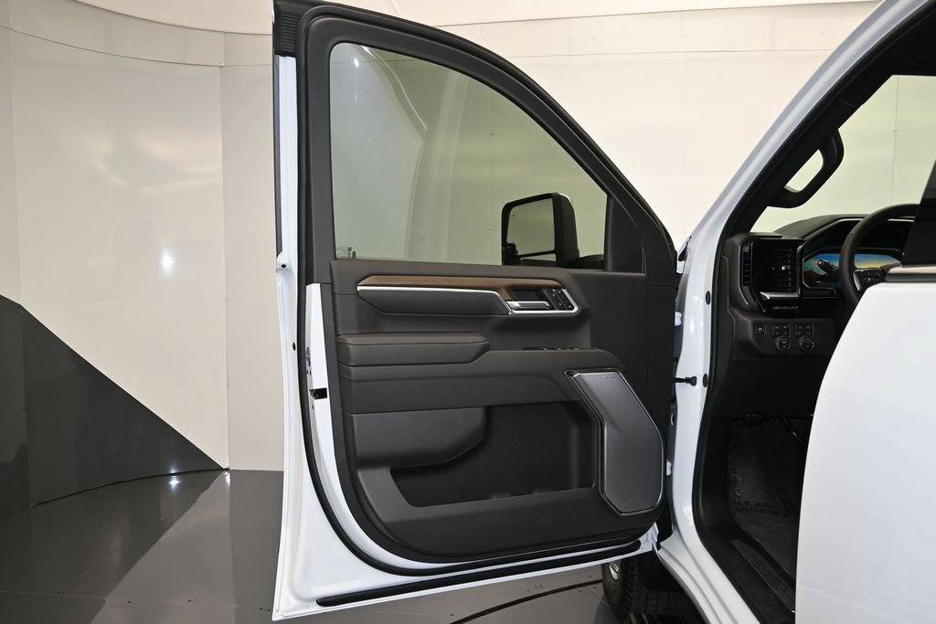 2026 Chevrolet Silverado 3500 HD High Country - Photo 10