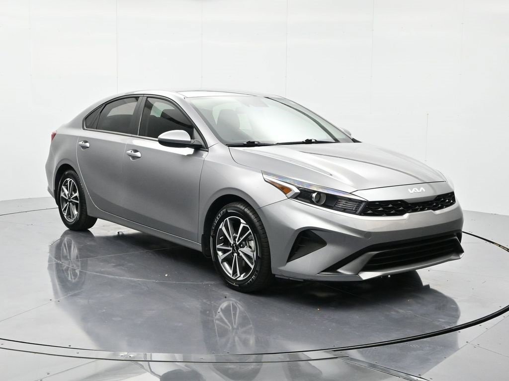 2023 Kia Forte LXS photo 3