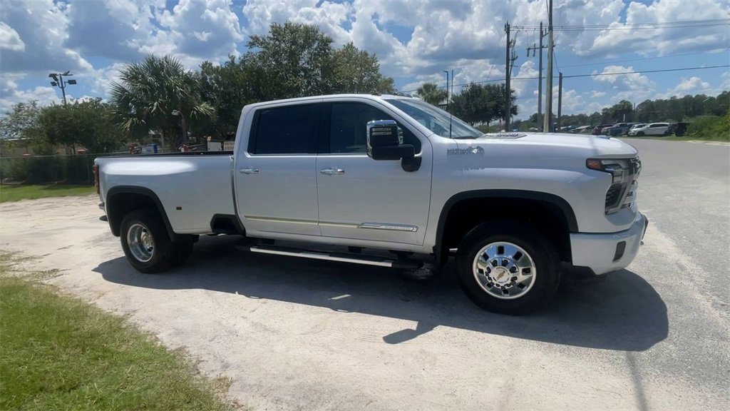 2024 Chevrolet Silverado 3500HD High Country photo 2