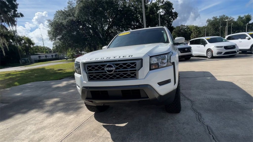 2022 Nissan Frontier SV photo 2