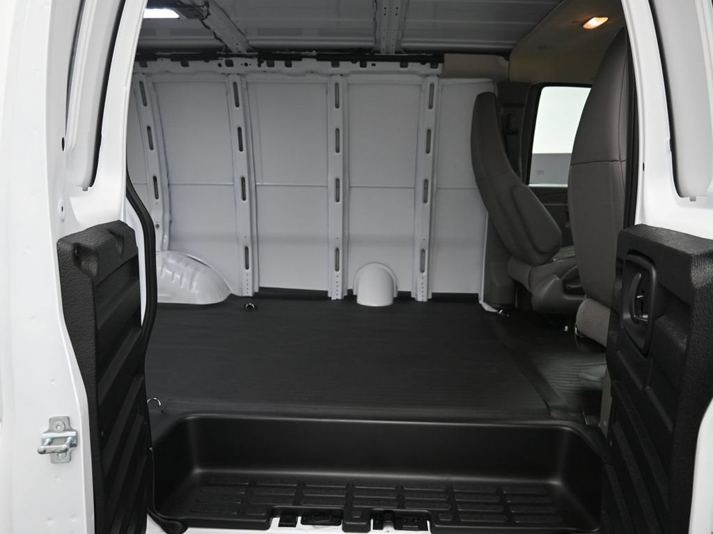 2025 Chevrolet Express Cargo Work Van - Photo 19