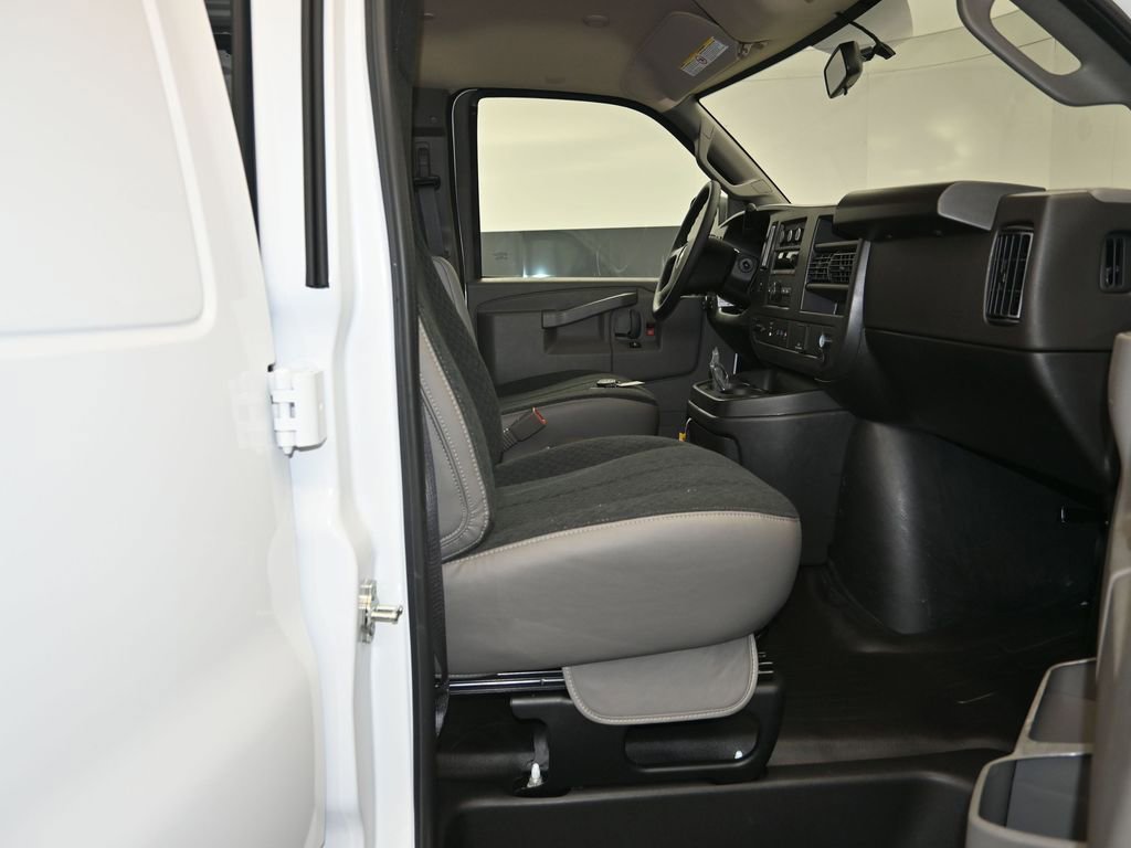 2025 Chevrolet Express Cargo Work Van - Photo 20