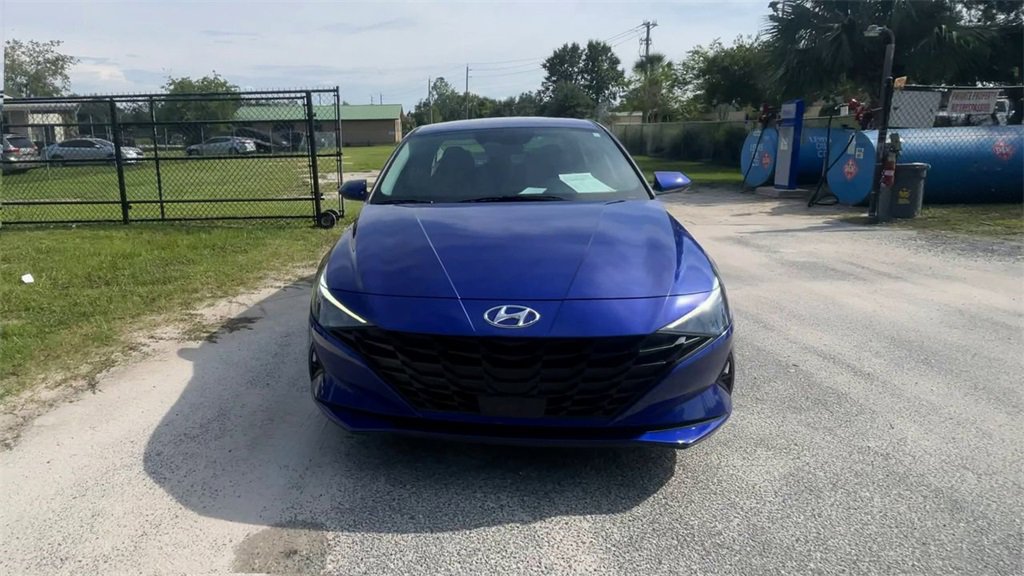 2023 Hyundai Elantra SEL photo 3