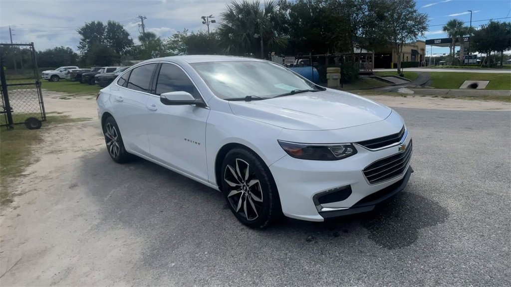 2018 Chevrolet Malibu 1LT photo 2