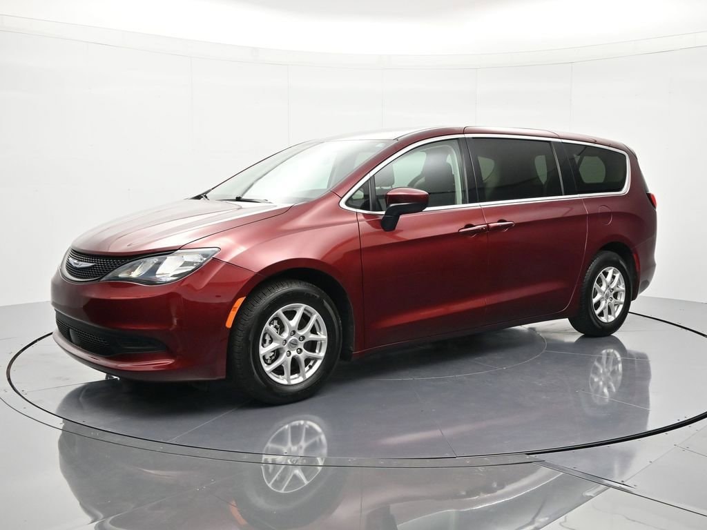 2023 Chrysler Voyager LX's photo