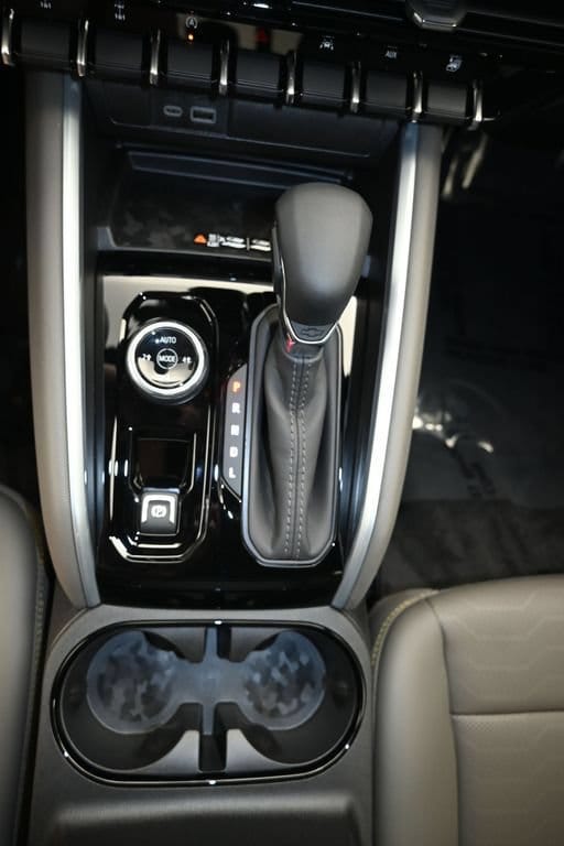 2026 Chevrolet Colorado ZR2 - Photo 18