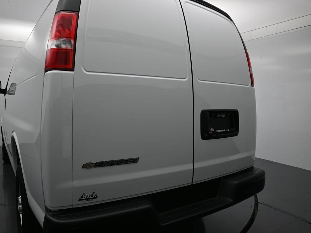 2025 Chevrolet Express Cargo Work Van - Photo 17