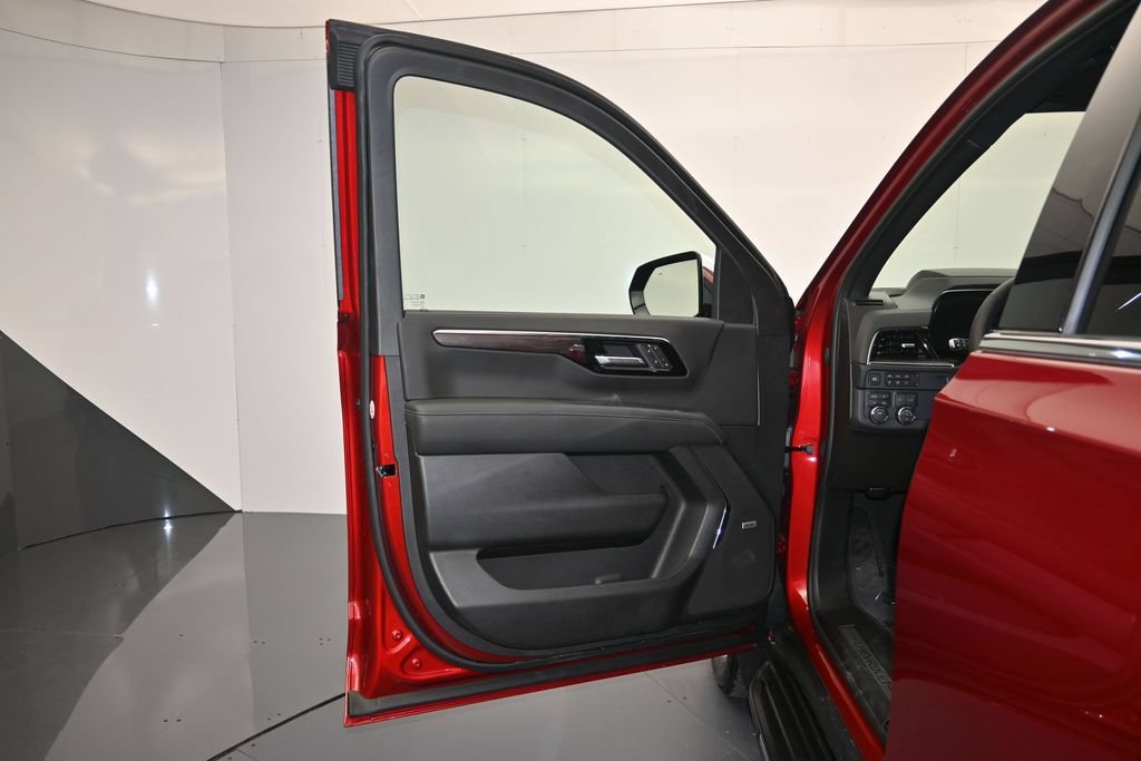 2026 Chevrolet Suburban Premier - Photo 10