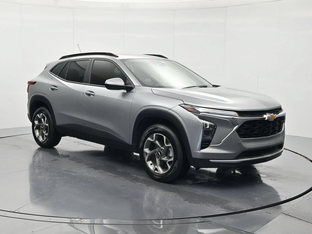 Used 2025 Chevrolet Trax LT SUV