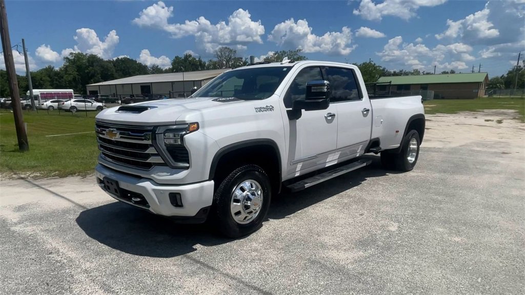 2024 Chevrolet Silverado 3500HD High Country photo 4