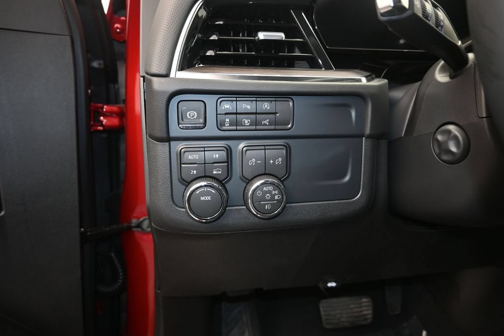2026 Chevrolet Suburban Premier - Photo 13