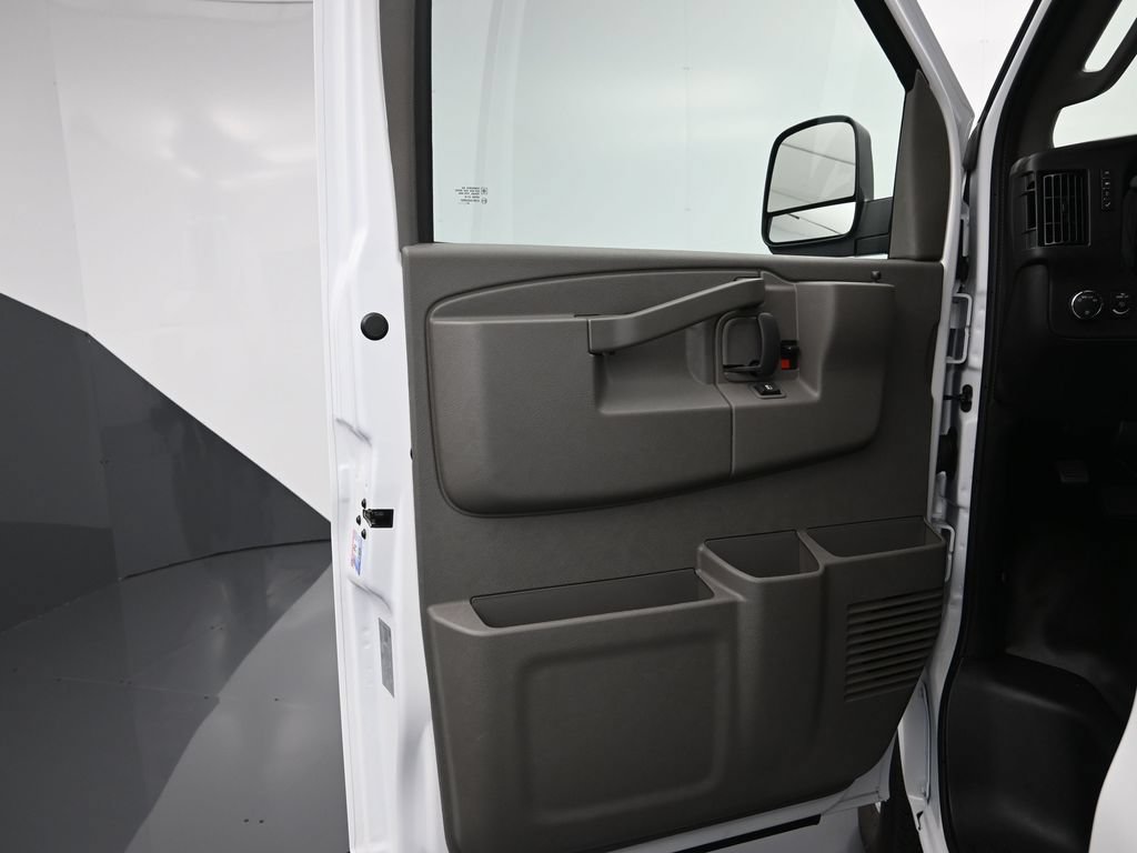 2025 Chevrolet Express Cargo Work Van - Photo 10