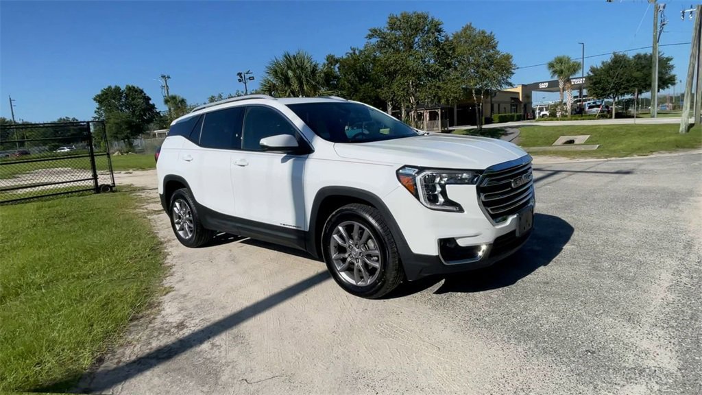 2023 Gmc Terrain SLT photo 2