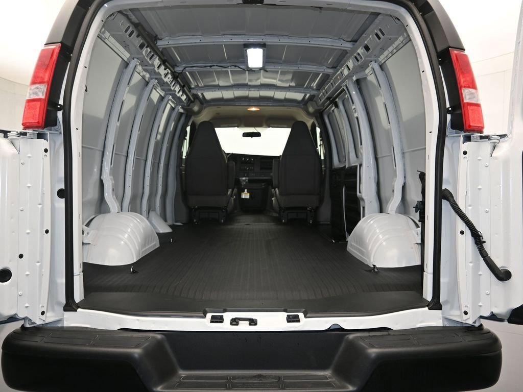 2025 Chevrolet Express Cargo Work Van - Photo 18