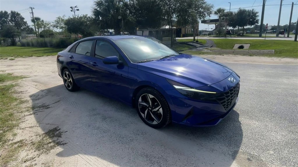 2023 Hyundai Elantra SEL photo 2