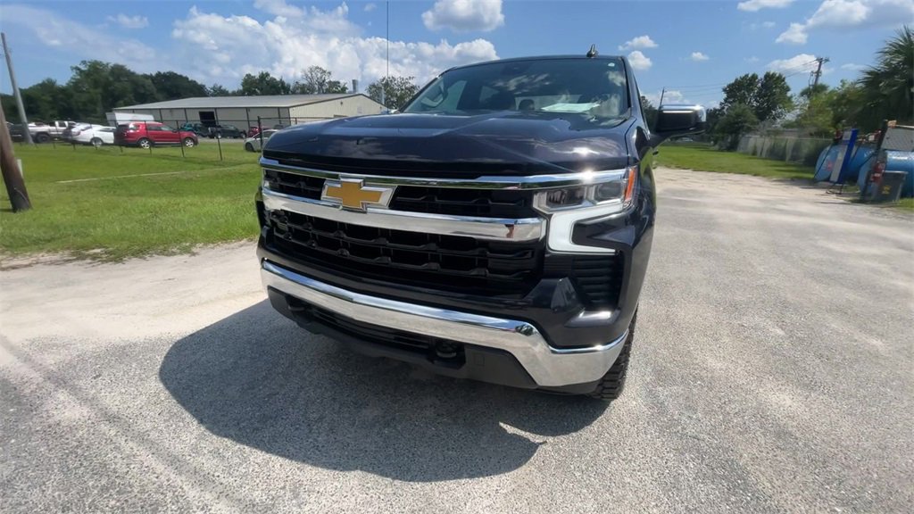 2023 Chevrolet Silverado 1500 LT photo 2