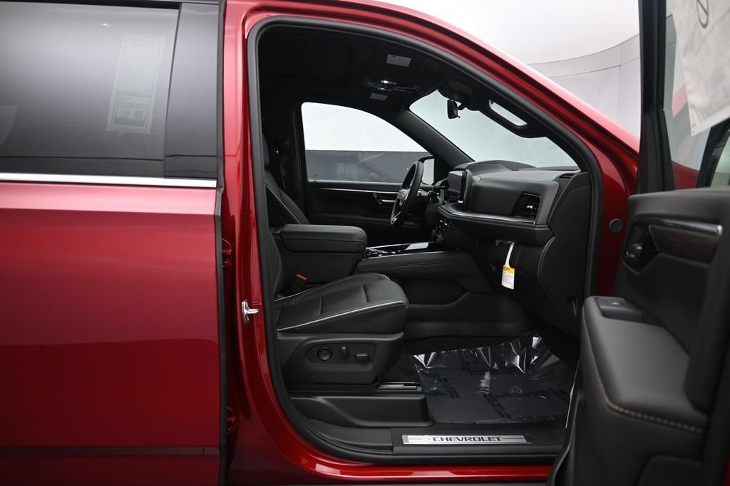 2026 Chevrolet Suburban Premier - Photo 30