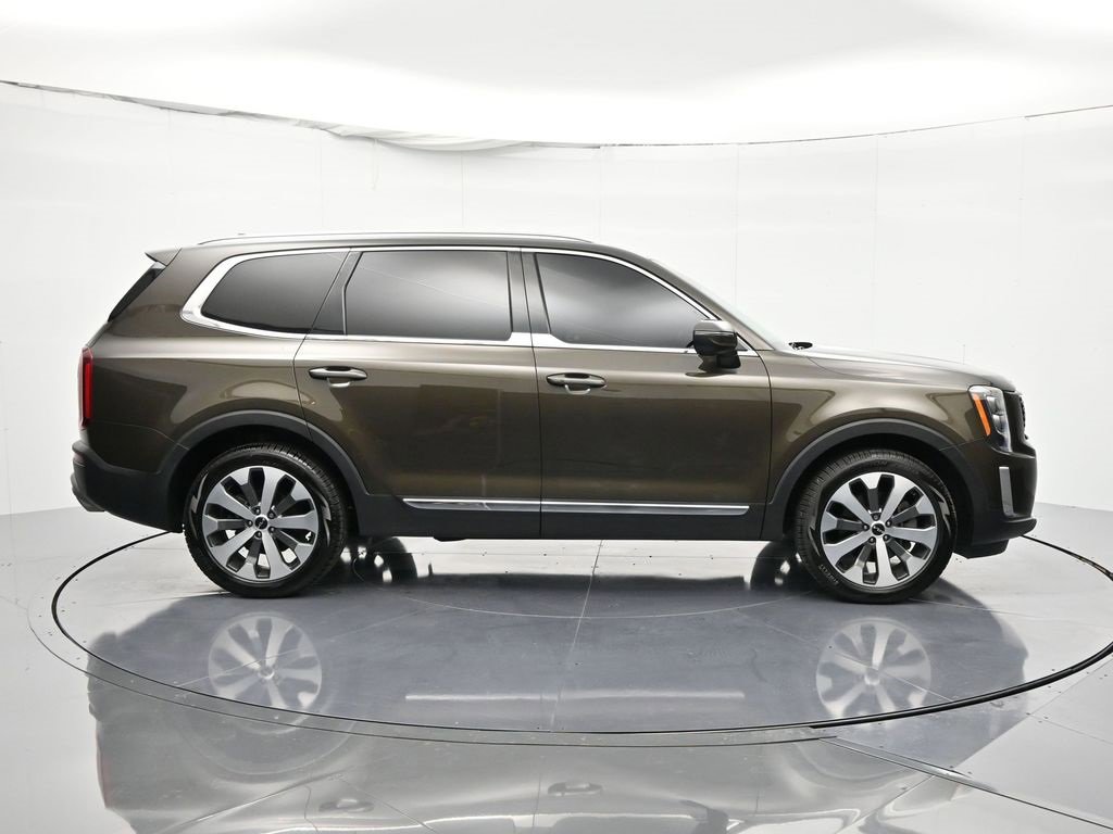 2022 Kia Telluride EX photo 2