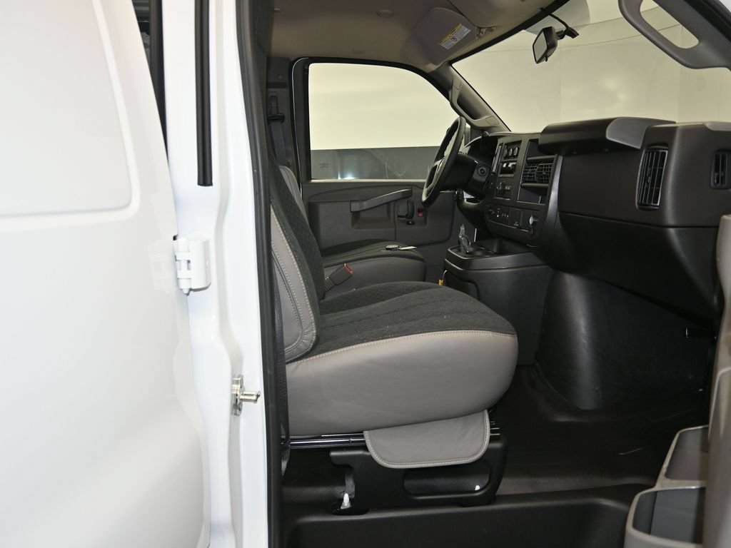 2025 Chevrolet Express Cargo Work Van - Photo 20