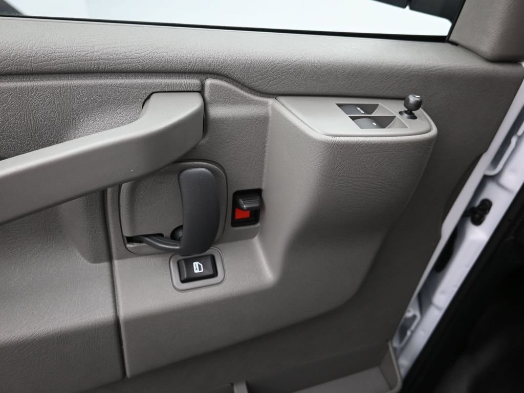 2025 Chevrolet Express Cargo Work Van - Photo 11