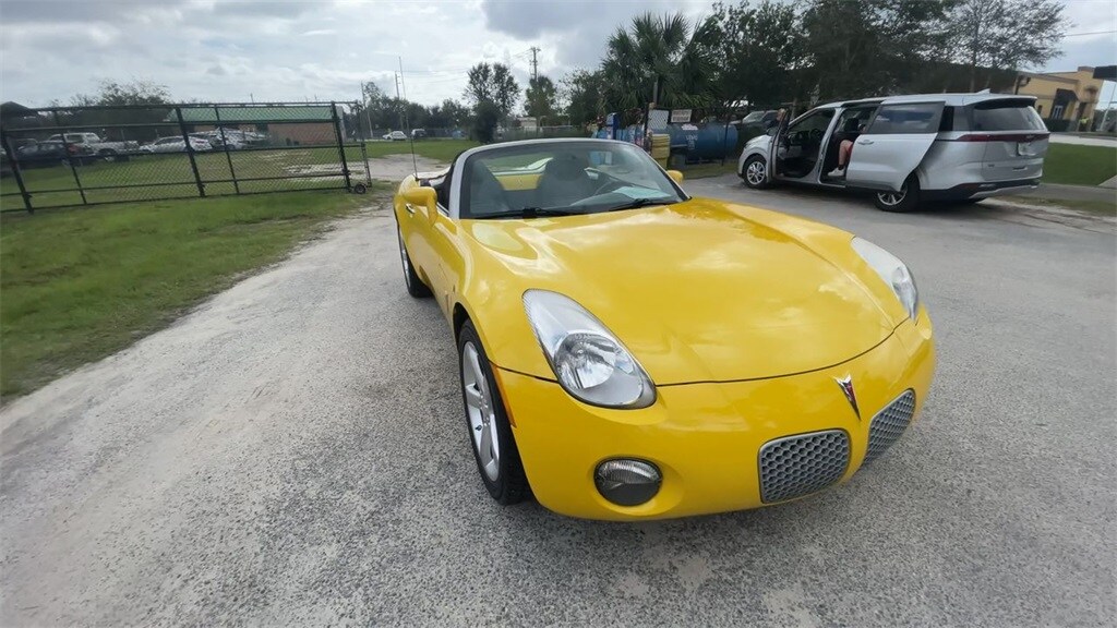 2008 Pontiac Solstice photo 2