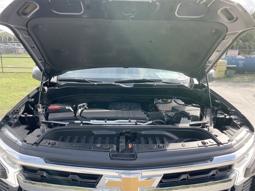 2023 Chevrolet Silverado 1500 LT photo 3