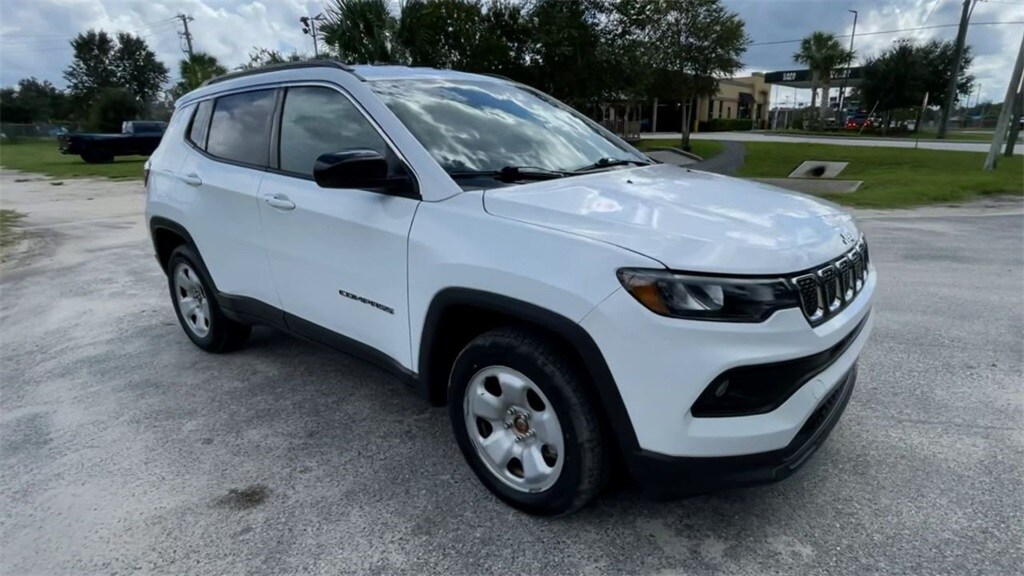 2023 Jeep Compass Latitude photo 2