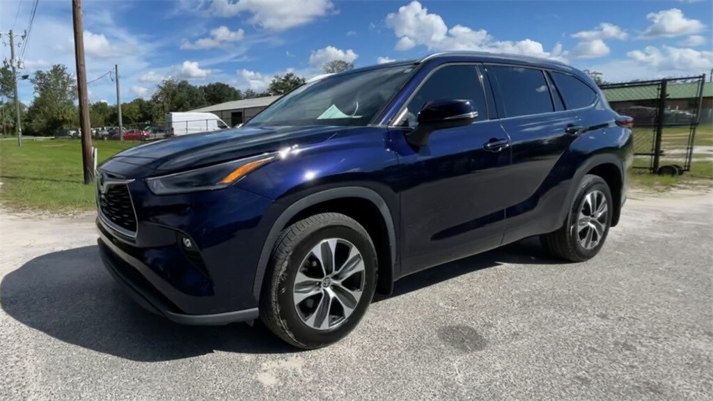 2021 Toyota Highlander XLE photo 4