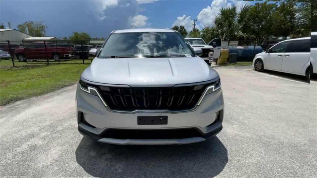 2023 Kia Carnival LX photo 3