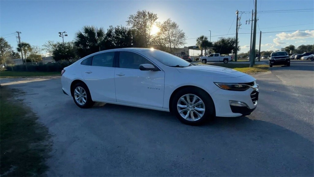 2024 Chevrolet Malibu 1LT photo 2