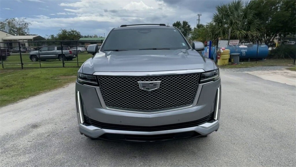 2023 Cadillac Escalade Premium Luxury photo 3