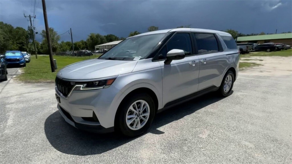 2023 Kia Carnival LX photo 4