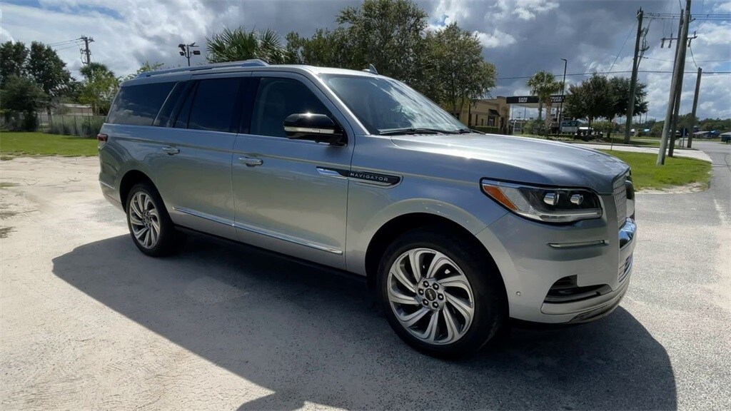 2023 Lincoln Navigator L Reserve photo 2