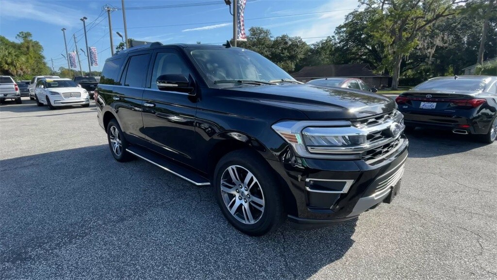 2023 Ford Expedition Limited photo 2