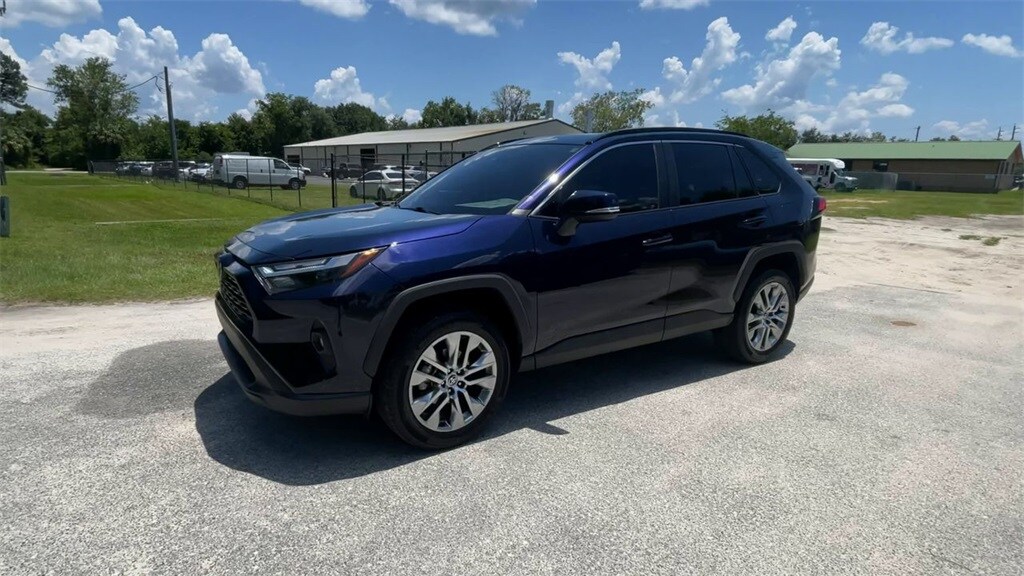 2023 Toyota RAV4 XLE Premium photo 4