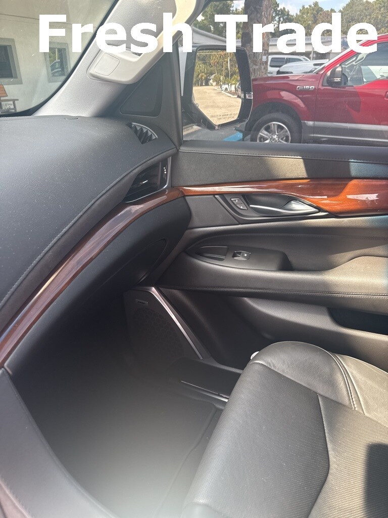 2019 Cadillac Escalade Premium Luxury photo 2