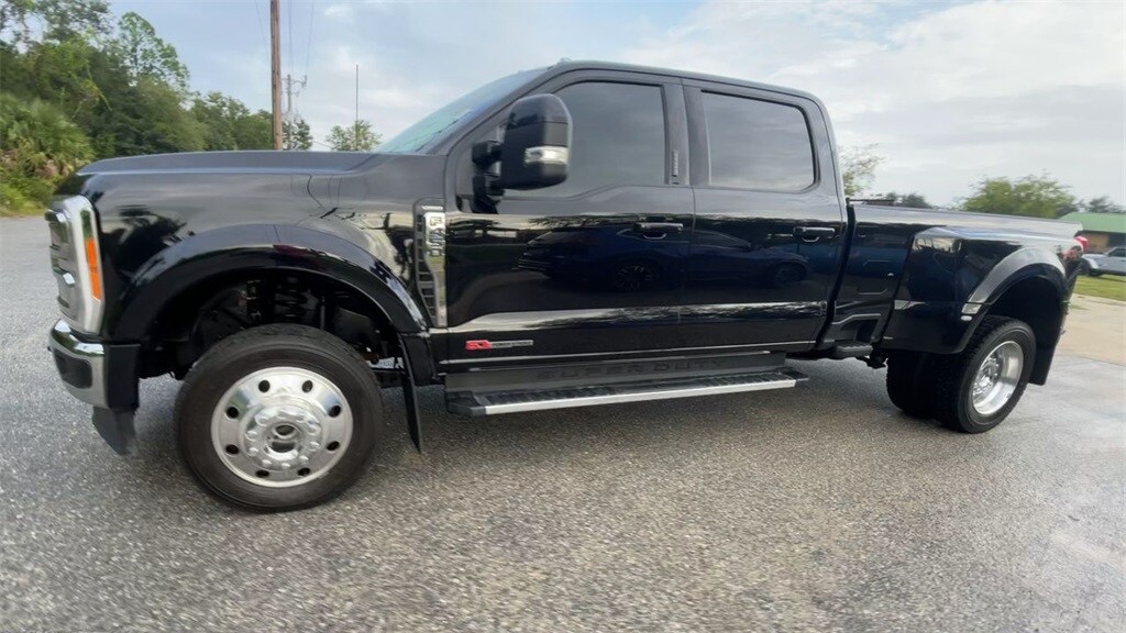 2023 Ford F-450 Lariat photo 3