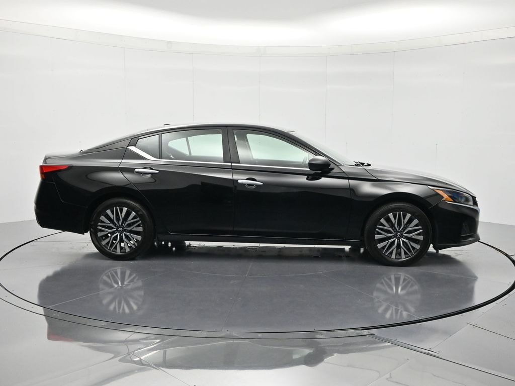 Used 2025 Nissan Altima 2.5 SV Sedan