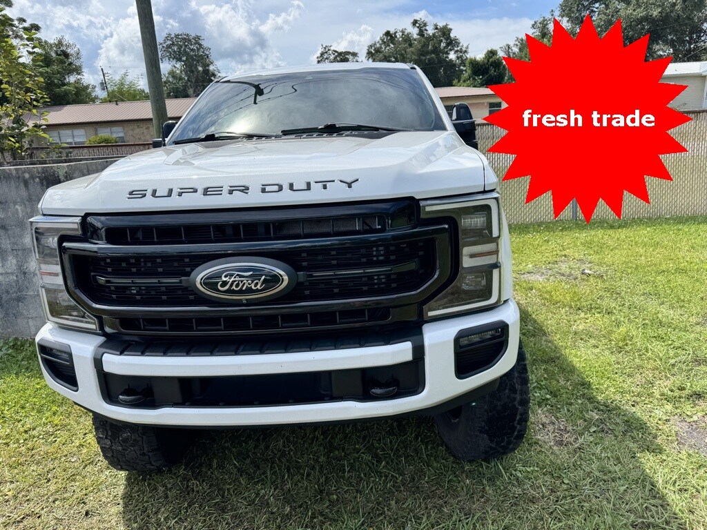 2022 Ford F-250 Lariat photo 2