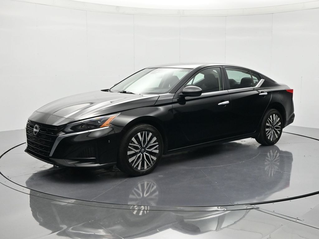 Used 2025 Nissan Altima 2.5 SV Sedan