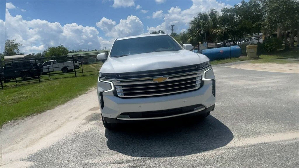 2023 Chevrolet Suburban High Country photo 3