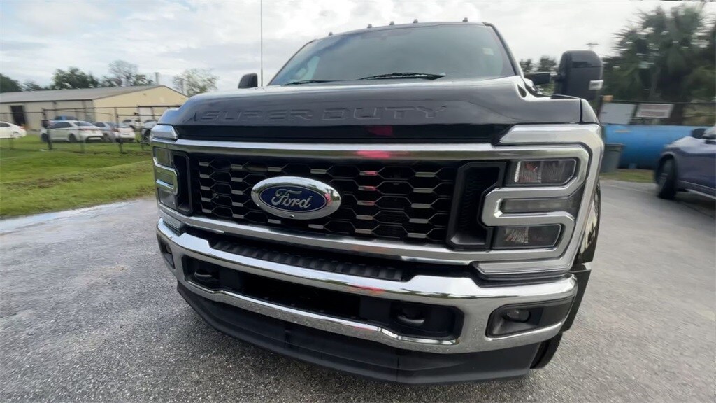 2023 Ford F-450 Lariat photo 2
