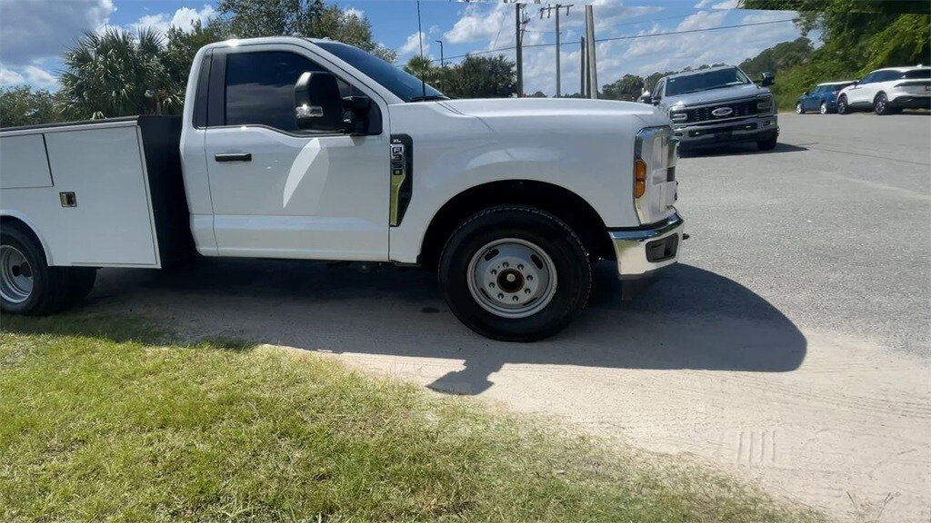 2024 Ford F-350 XL photo 2