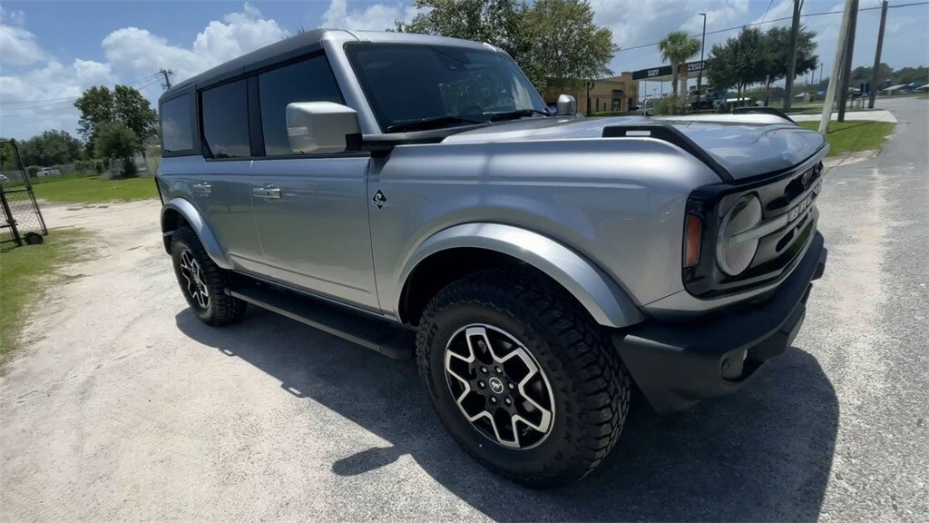 2023 Ford Bronco Outer Banks photo 2